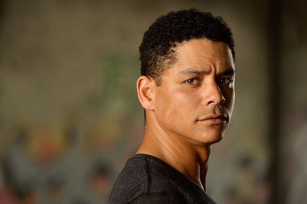 Charlie Barnett dará vida al nuevo personaje: John Diggle Jr, también conocido como J. J.Cortesía