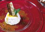 Postre del día: Mousse de coco con salsa de maracuyá