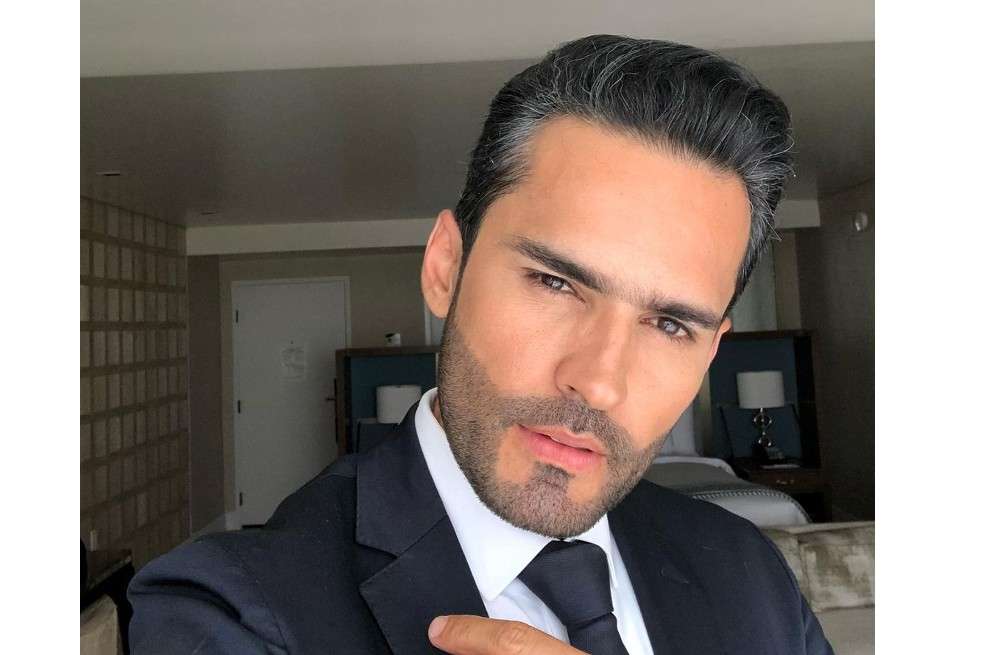 El actor preocupó a sus seguidores al aparecer en su cuenta de Instagram con una pipeta de oxígeno.