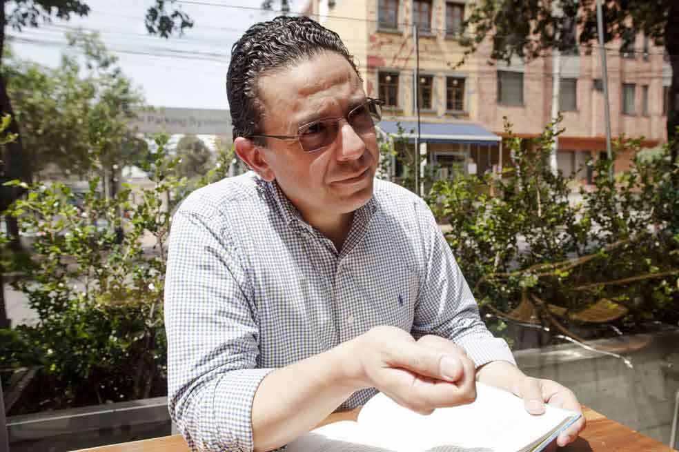 Miguel Ceballos es coautor del libro ‘La llegada del dragón’ escrito con la exministra Noemí Sanín. / Reinhard Dienes.