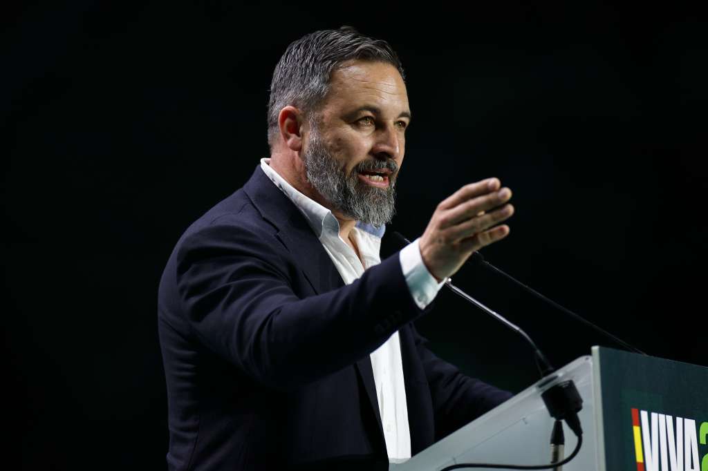 MADRID, 19/05/2024.- El líder de Vox, Santiago Abascal, durante su intervención en la convención política de Vox "Europa Viva 24" que se celebra este domingo en el Palacio de Vistalegre, en Madrid. EFE/Rodrigo Jiménez