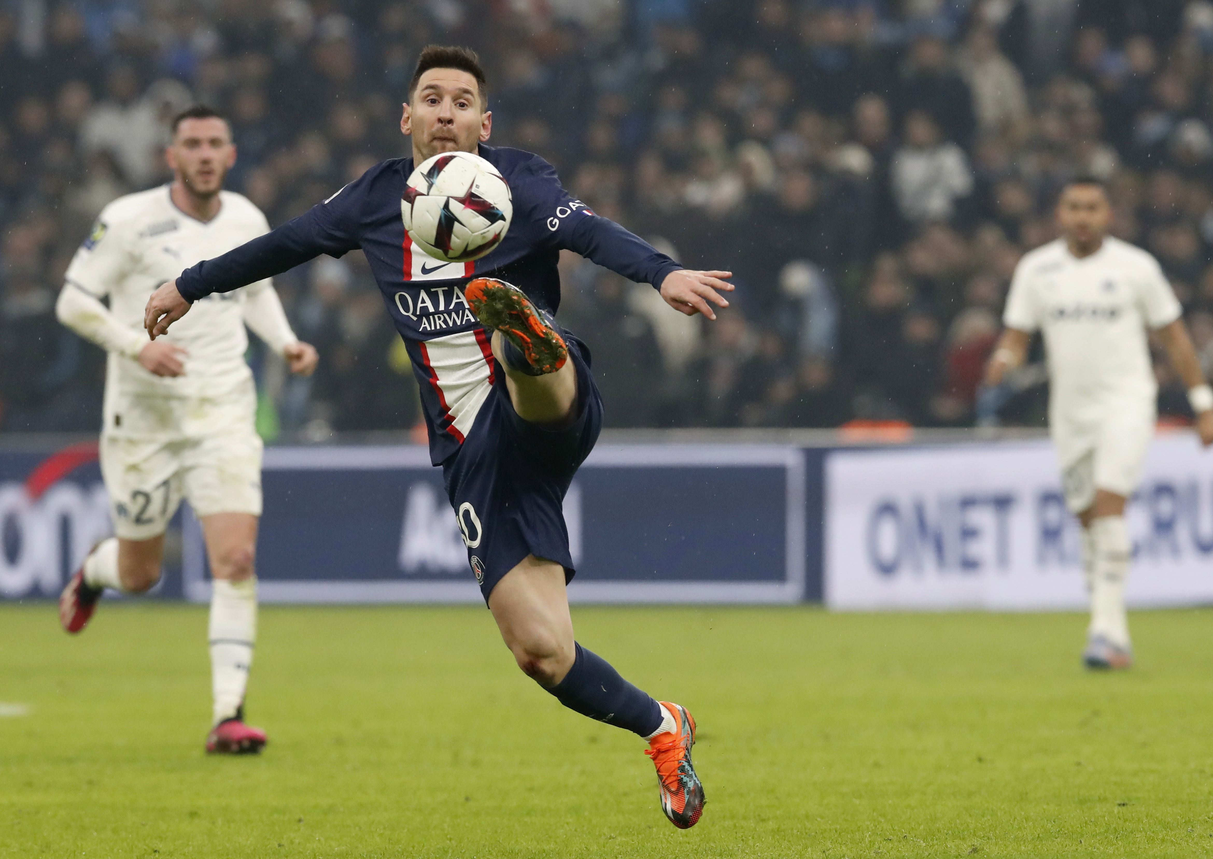 Marseille (France), 26/02/2023.- Lionel Messi of Paris Saint Germain in action during the French Ligue 1 soccer match between Olympique Marseille and Paris Saint Germain at the Velodrome Stadium in Marseille, southern France, 26 February 2023. (Francia, Marsella, Roma) EFE/EPA/SEBASTIEN NOGIER
