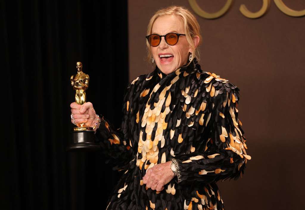 Los Angeles (United States), 16/03/2026.- Amy Madigan poses with the award for Best Actress in a Supporting Role for 'Weapons' during the the 98th annual Academy Awards ceremony at the Dolby Theatre in Los Angeles, California, USA, 15 March 2026. EFE/EPA/JILL CONNELLY
