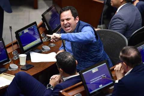 Gritos y roces: ponencia de archivo de reforma a la salud generó divisiones en Congreso