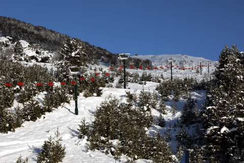 Bariloche bajo nieve, pero despojada de turistas
