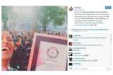 Dwayne "La roca" Johnson logra récord Guinness por selfies