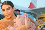 Kim Kardashian viaja por primera vez con su hija North West