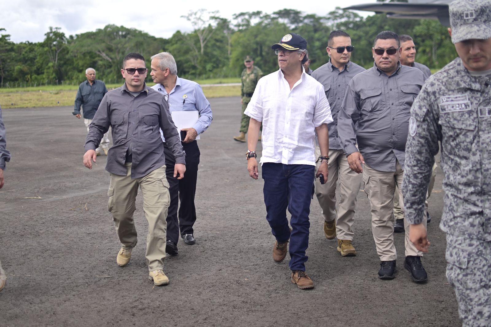 Gustavo Petro llegó a Buenaventura para participar en un consejo extraordinario de seguridad y una jornada de diálogo con las comunidades.