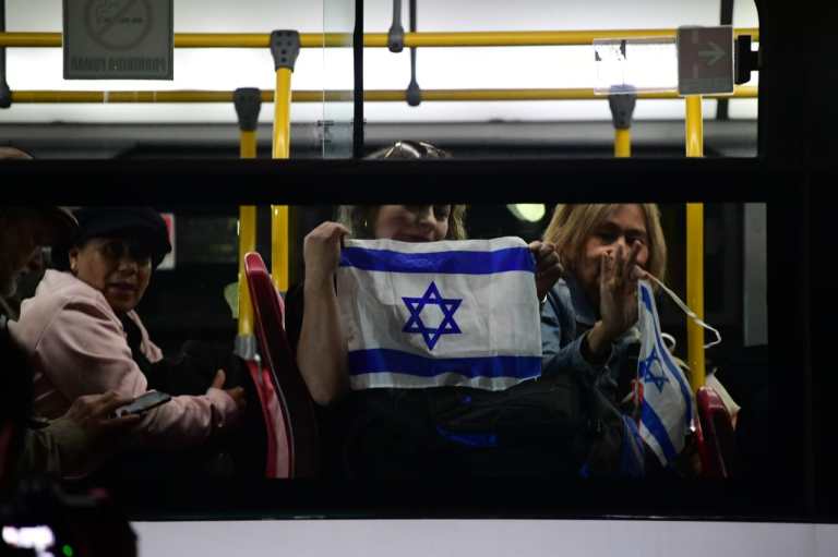 Llegada colombianos repatriados desde Israel
