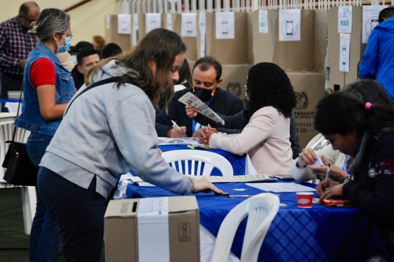 ¿Los colombianos en el exterior pueden votar para las elecciones de alcaldes?