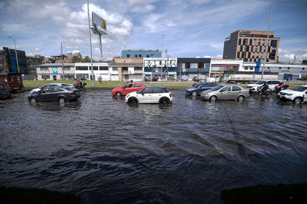 Inundaciones en vías y caños se viven en Bogotá y Soacha esta temporada de lluvias.