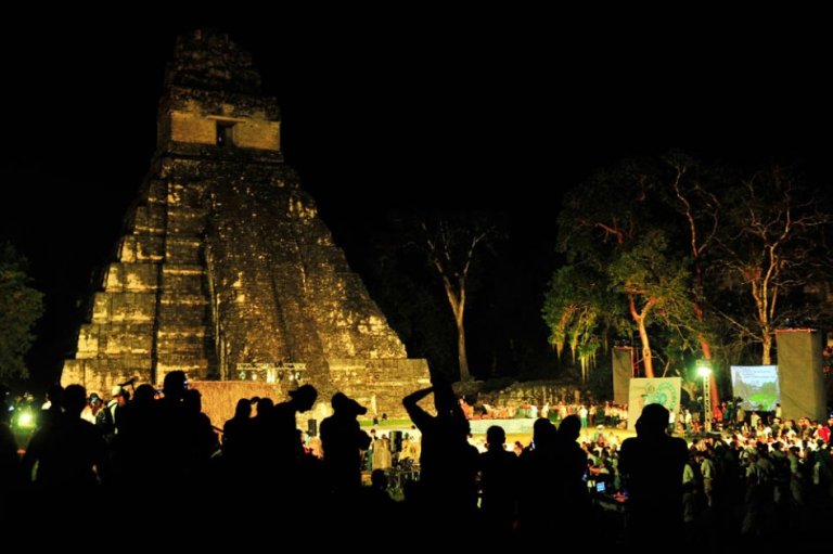 Turistas dañan ruina maya durante inicio de nueva era