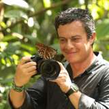 El experto que ha fotografiado 2.800 de las 3.700 especies de mariposas del país