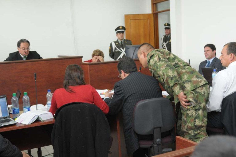 Abogada de falsos positivos que se quedó sin licencia
