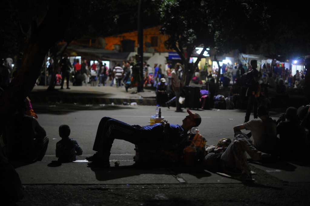 En Cúcuta, es común ver a ciudadanos venezolanos durmiendo en los parques públicos. / Cristian Garavito - El Espectador