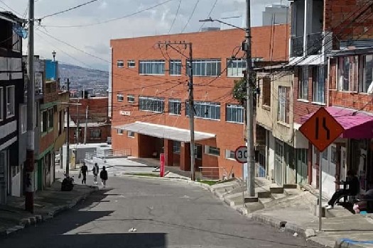 "La realidad del centro de salud Diana Turbay un solo médico por turno en urgencias y tendría que haber dos", señala una trabajadora de la Subred. Hospital Diana Turbay en San Cristóbal.