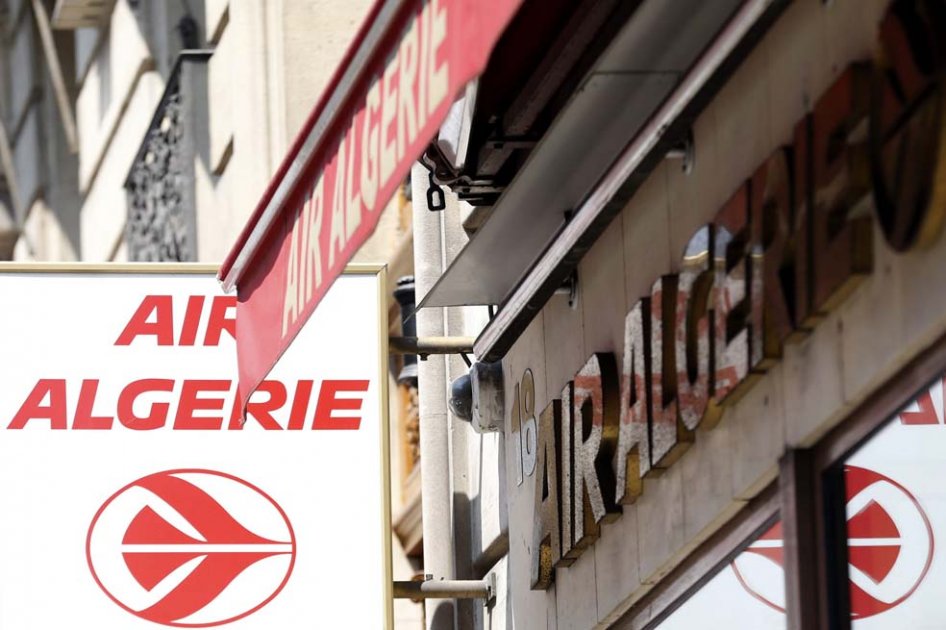 Fotografía del logo de la aerolínea argelina Air Algerie en su sede de París.