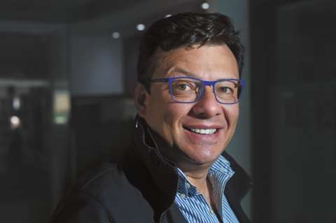 Hollman Morris y los artistas que ha traído con el dinero de los canales públicos