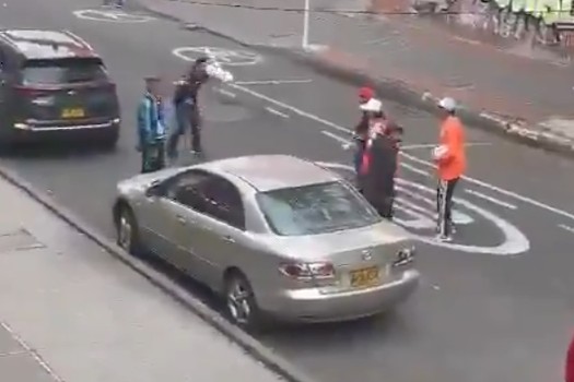 En inmediaciones del estadio El Campín se presentó un nuevo episodio de violencia entre aficionados al fútbol, esta vez ocurrió en la previa del clásico entre Millonarios y Santa Fe llevado a cabo el sábado 27 de marzo.