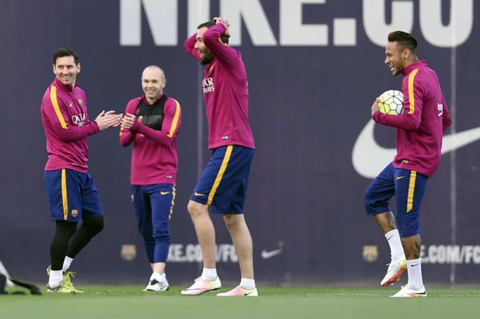 Sesión de entrenamiento de Barcelona previa al duelo contra Real Madrid. / AFP