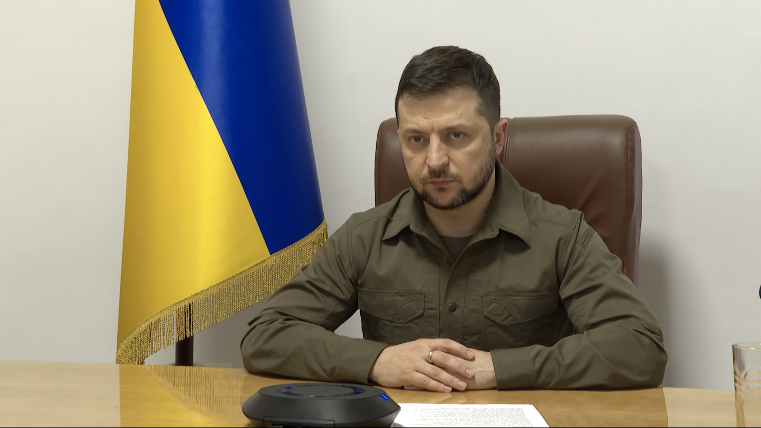 Kyiv (Ukraine), 24/03/2022.- A handout photo made available by the Ukrainian Presidential Press Service shows Ukrainian President Volodymyr Zelensky in Kyiv (Kiev), Ukraine, 24 March 2022, addressing the participants of the Group of Seven (G7) Leaders meeting in Brussels, Belgium. The day marks one month since the beginning of the full-scale invasion of Ukraine by Russian forces. (Bélgica, Rusia, Ucrania, Bruselas) EFE/EPA/UKRAINIAN PRESIDENTIAL PRESS SERVICE HANDOUT -- MANDATORY CREDIT: UKRAINIAN PRESIDENTIAL PRESS SERVICE -- HANDOUT EDITORIAL USE ONLY/NO SALES
