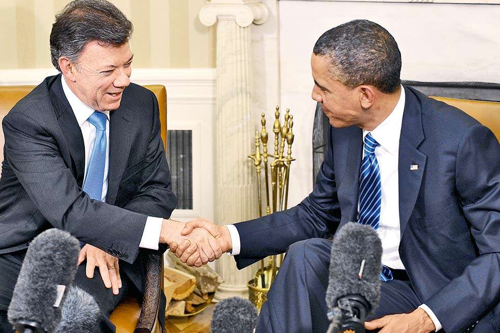 Barack Obama y Juan Manuel Santos durante un encuentro en Washington en 2011. / AFP