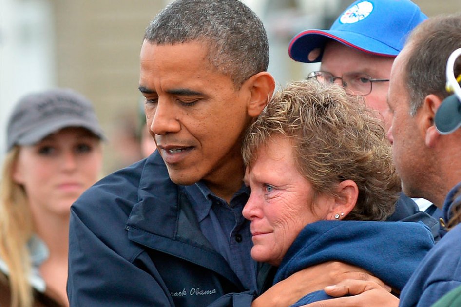 Barack Obama con una de las victimas de la tormenta tropical Sandy en Nueva Jersey. Foto: AFP