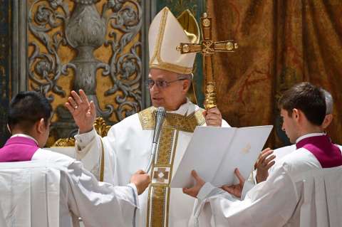 León XIV, en su primera misa como papa, criticó privilegiar el poder y no la fe