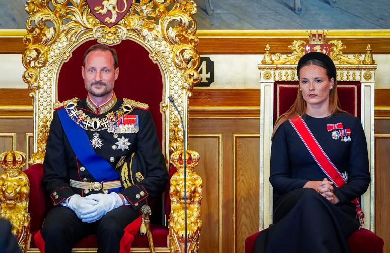 Haakon VIII asume como rey de Noruega: una corona popular pero golpeada por los escándalos