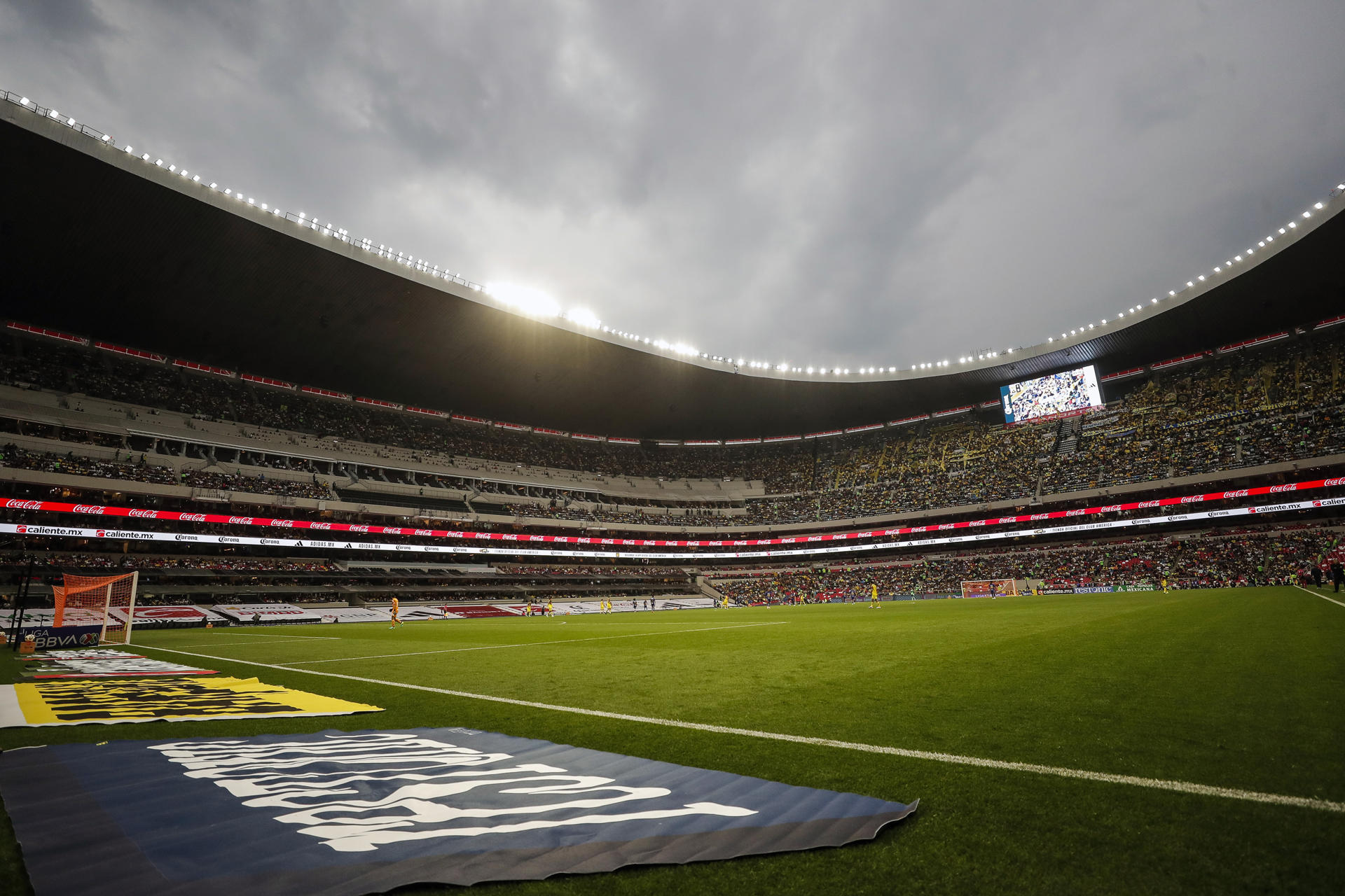 AME9999. CIUDAD DE MÉXICO (MÉXICO), 07/05/2026.- Fotografía del 3 de mayo de 2026 que muestra el Estadio Azteca (Banorte) en Ciudad de México (México). A 35 días del comienzo del Mundial, el estadio Azteca espera por nuevas historias que se unan a las de la primera tarjeta amarilla, a la de la primera sustitución, a un nuevo partido del siglo; anécdotas que se conviertan en leyendas dignas del único recinto que ha sido palco de tres torneos. EFE/ Isaac Esquivel / ARCHIVO
