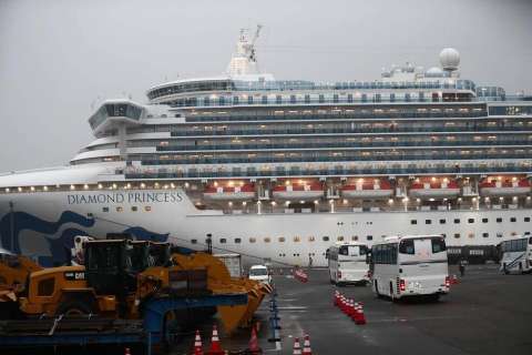 Termina desembarco de pasajeros del crucero japonés en cuarentena por coronavirus
