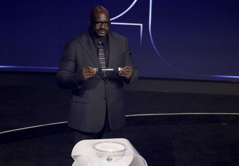 WASHINGTON (United States), 05/12/2025.- Draw assistant Shaquille O'Neal holds the ticket of Colombia during the FIFA World Cup 2026 Final Draw at the Kennedy Center in Washington DC, USA, 05 December 2025. (Mundial de Fútbol) EFE/EPA/SHAWN THEW