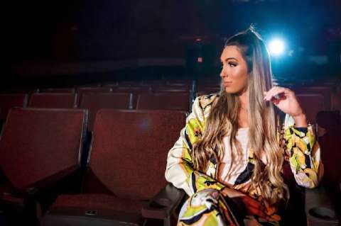 Tati K y su cumbia para el “Amor de lejos”