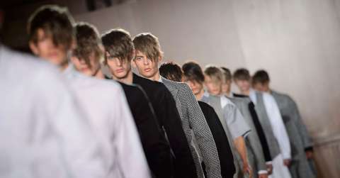 Elegancia y color en la semana de la moda masculina de Londres