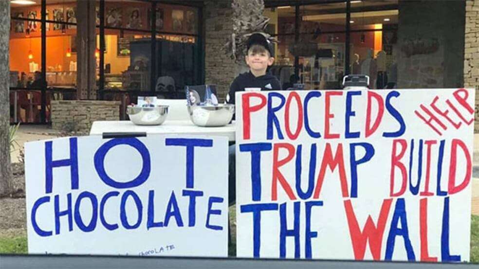 De acuerdo con sus padres, el niño se habría inspirado en hacer el negocio tras escuchar un discurso de Trump. / Tomado de Facebook