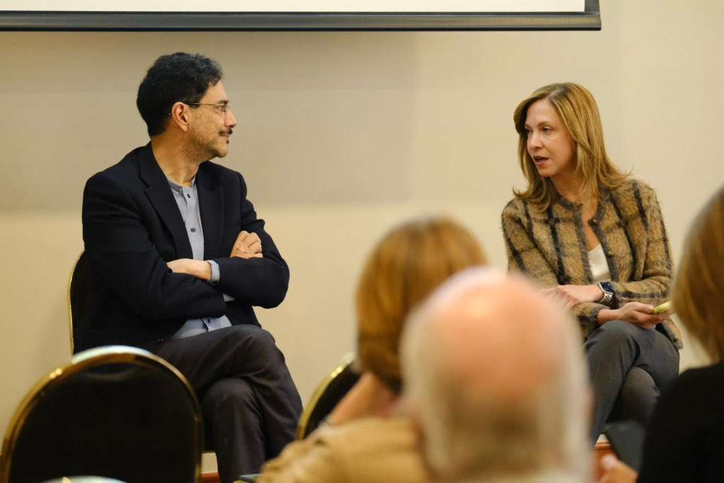 El senador y precandidato Iván Cepeda se reunió con María Claudia Lacouture, presidenta de AmCham, y empresarios.