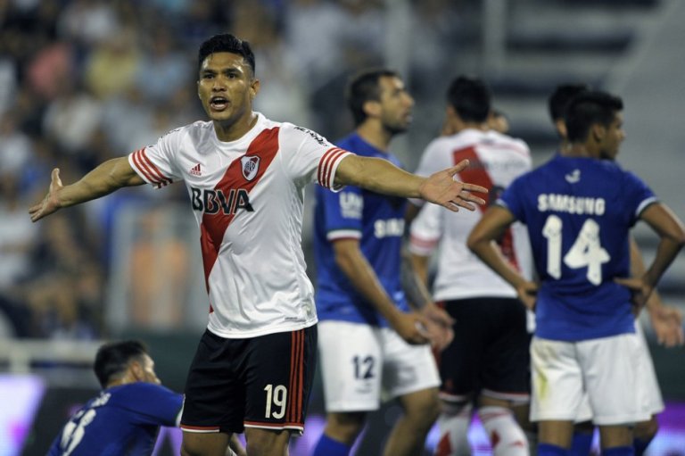 River empató con Vélez y sigue como líder en Argentina