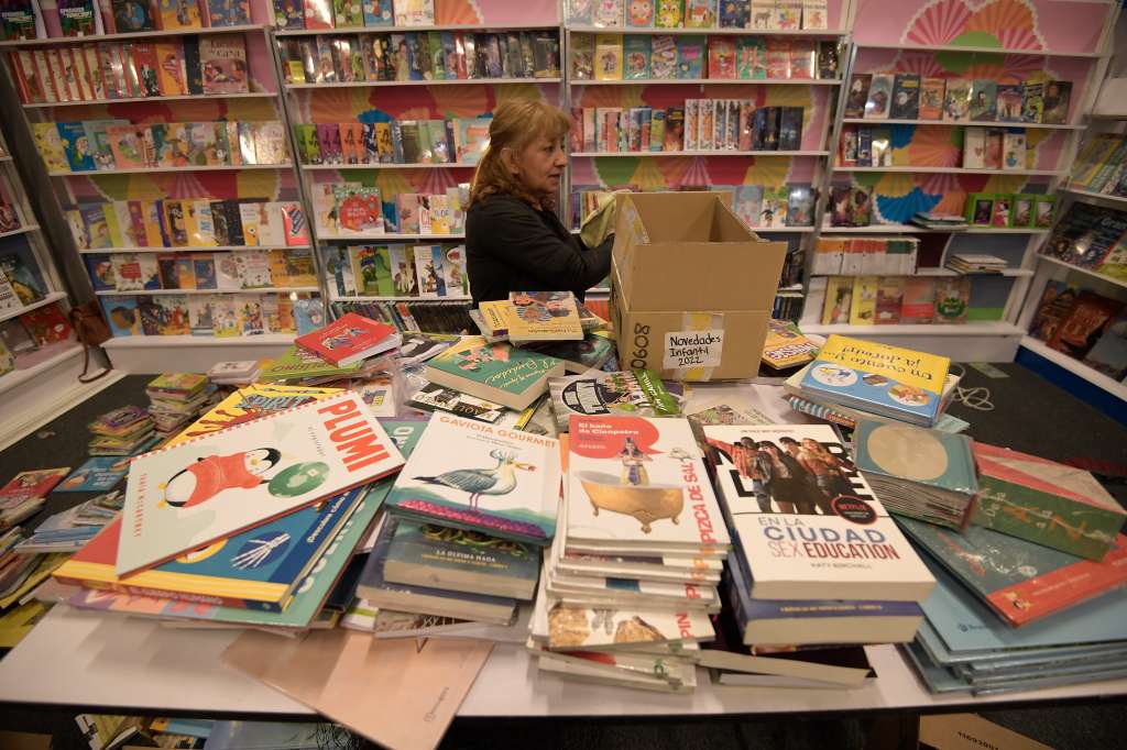 Edición número 35 de esta Feria que se realiza en Corferias, la cual se prepara para recibir a 500 autores invitados de 30 países. Con México como país invitado de honor, bajo el lema “Raíces y encuentros: por un futuro de paz para nuestra América”, llegará una delegación compuesta por más de 100 personajes del mundo literario mexicano para compartir y presentar la oferta cultural de este país.