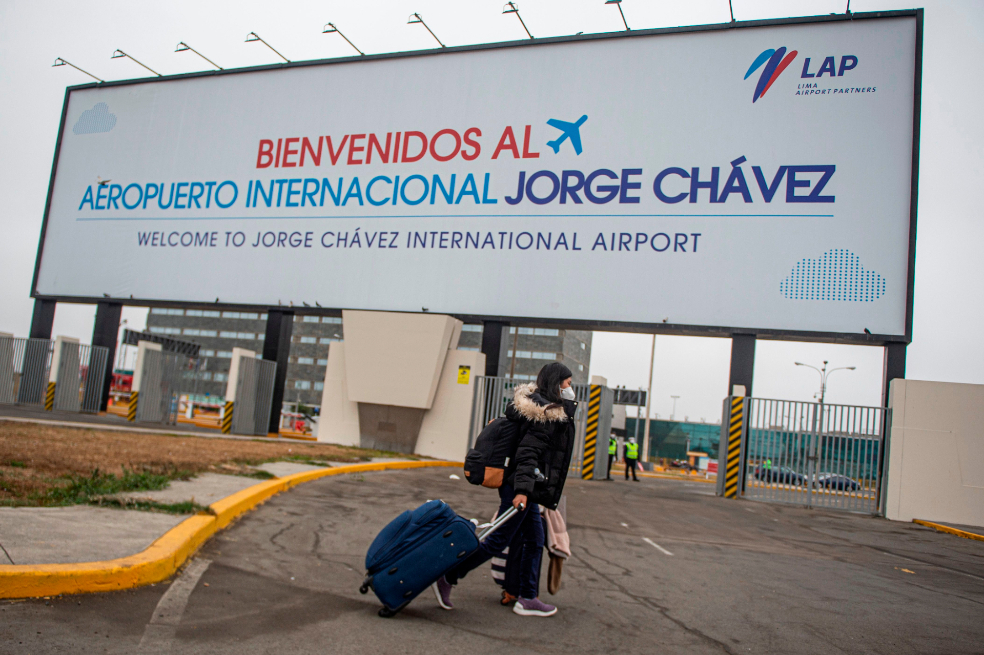 Ahora, en Perú, los pasajeros deben llegar tres horas antes de su vuelo, en vez de una hora como sucedía antes.