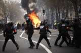 Francia: disturbios dejan 400 heridos por protestas contra reforma pensional