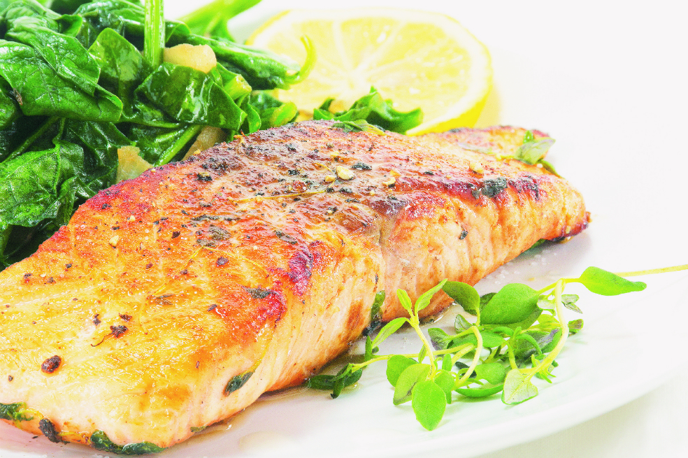 El pescado a las finas hierbas es una de las recetas que se pueden preparar con Jugoso al Sartén de Maggi.  /  Getty Images 