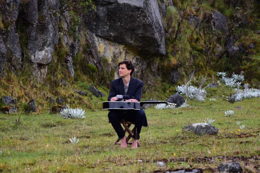 Lorenzo Márquez, guitarrista, compositor y cantautor. Entre sus proyectos se cuentan el Lorenzo Márquez & Noneto, con el cual hizo un disco inspirado en las fotografías del fotógrafo francés Félix Bonfils, y Lucas Hill, su proyecto solista como cantautor.
/ Elizabeth Gallón Droste