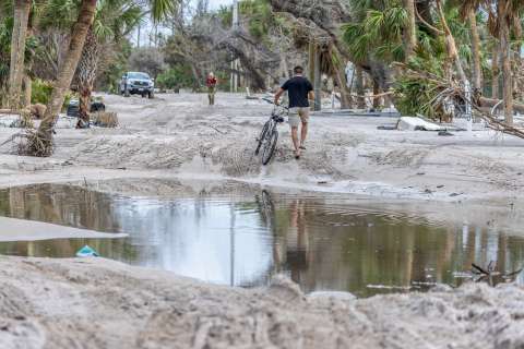 Biden aprobó US$612 millones ante los daños que dejaron los huracanes en Florida