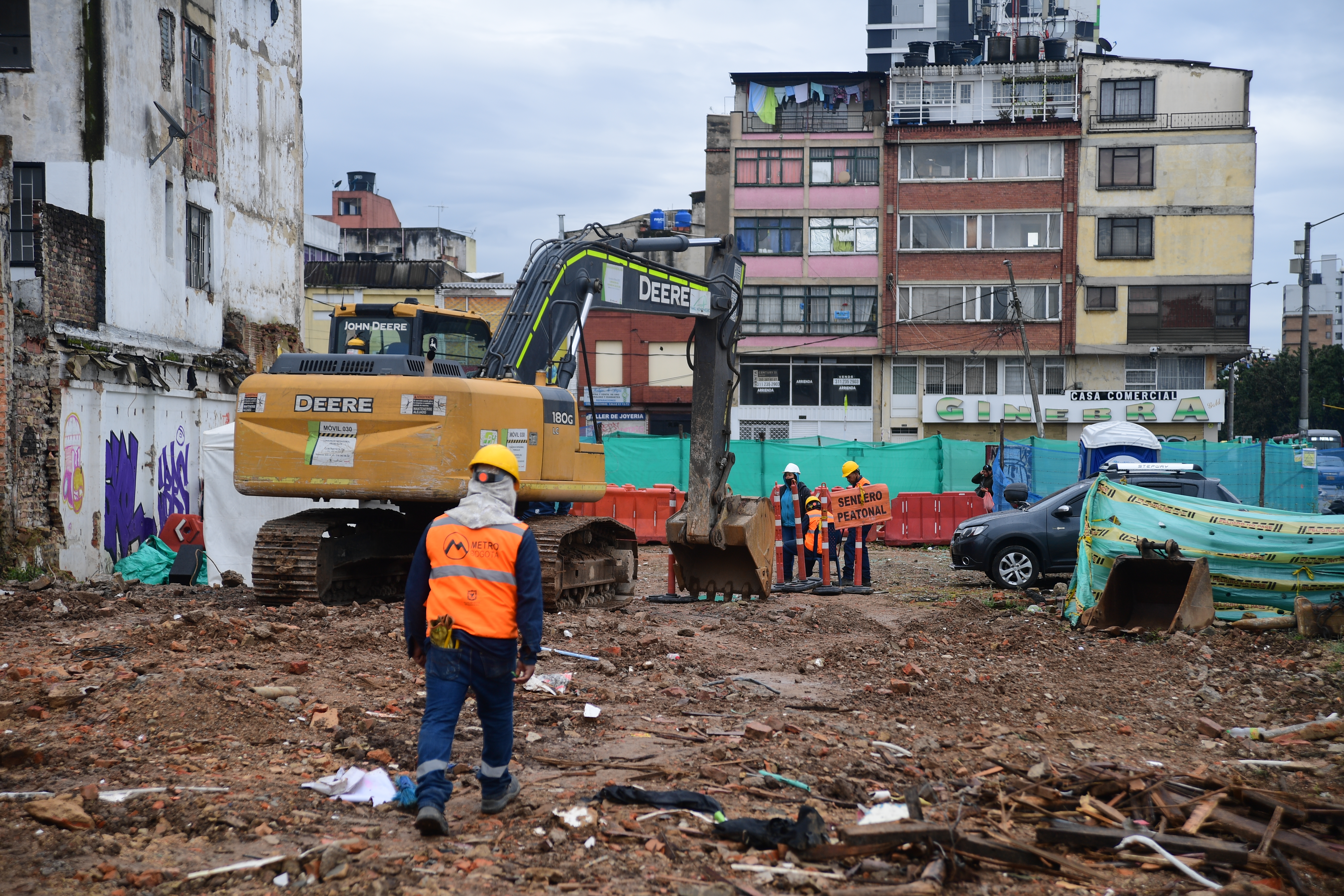 Obras para la construcción de la primera fase del Metro de Bogotá en la 63 con avenida Caracas