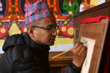 Artista nepalí da vida al Paubha, arte pictórico sagrado de su país
