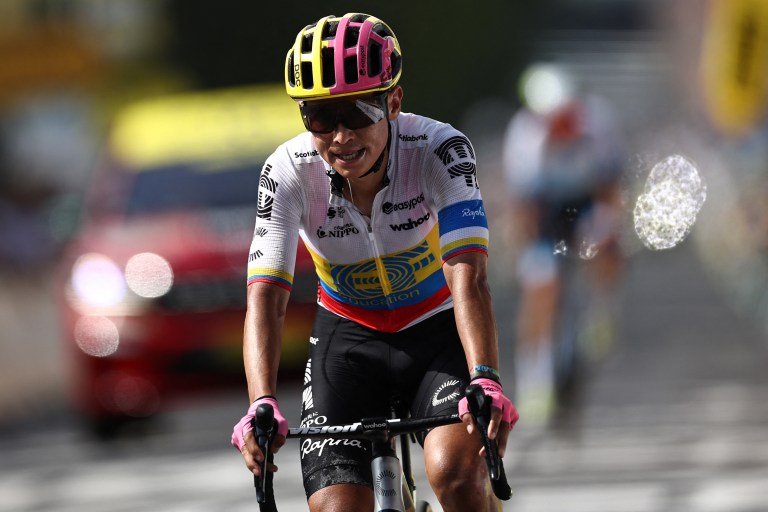 Video: Esteban Chaves se retiró del Tour de Francia por durísima caída