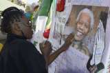 Mandela "siente a veces dolor" pero "está bien"