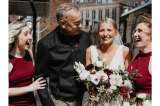 ¡Listo para la foto! Tom Hanks se ´coló´ en las fotos de una boda