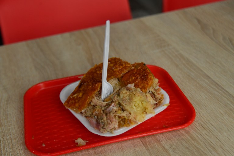 ¿Cómo tostar el cuero de la lechona si está “cauchudo”?