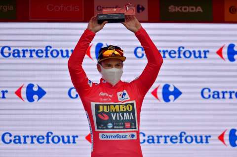 Roglic bonificó al sprint y se consolidó como el líder de la Vuelta a España